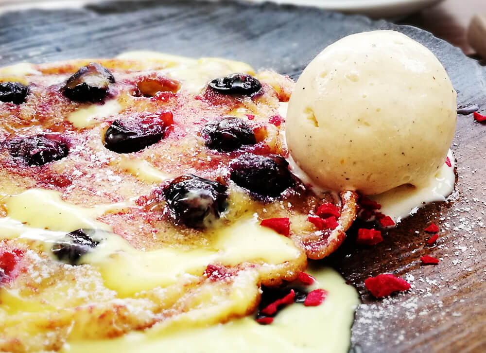 Hochwertiges kleines Gericht zur Taufe in der Byliny Mietbar, geliefert aus dem Byliny Restaurant